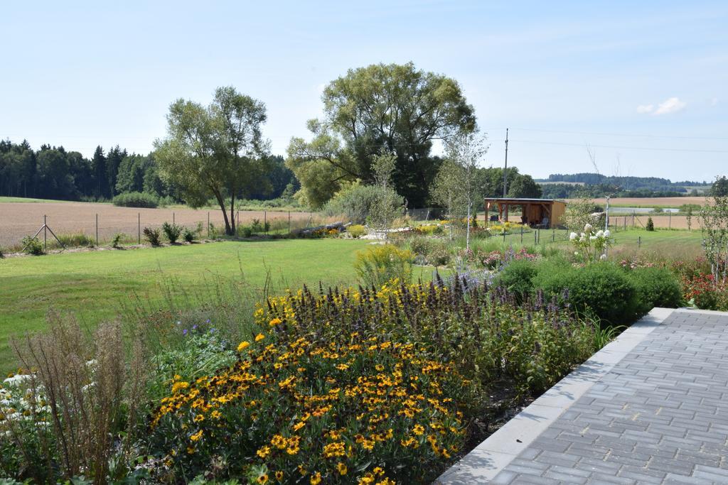 Penzion Na Samotach Appartement Jindřichův Hradec Buitenkant foto