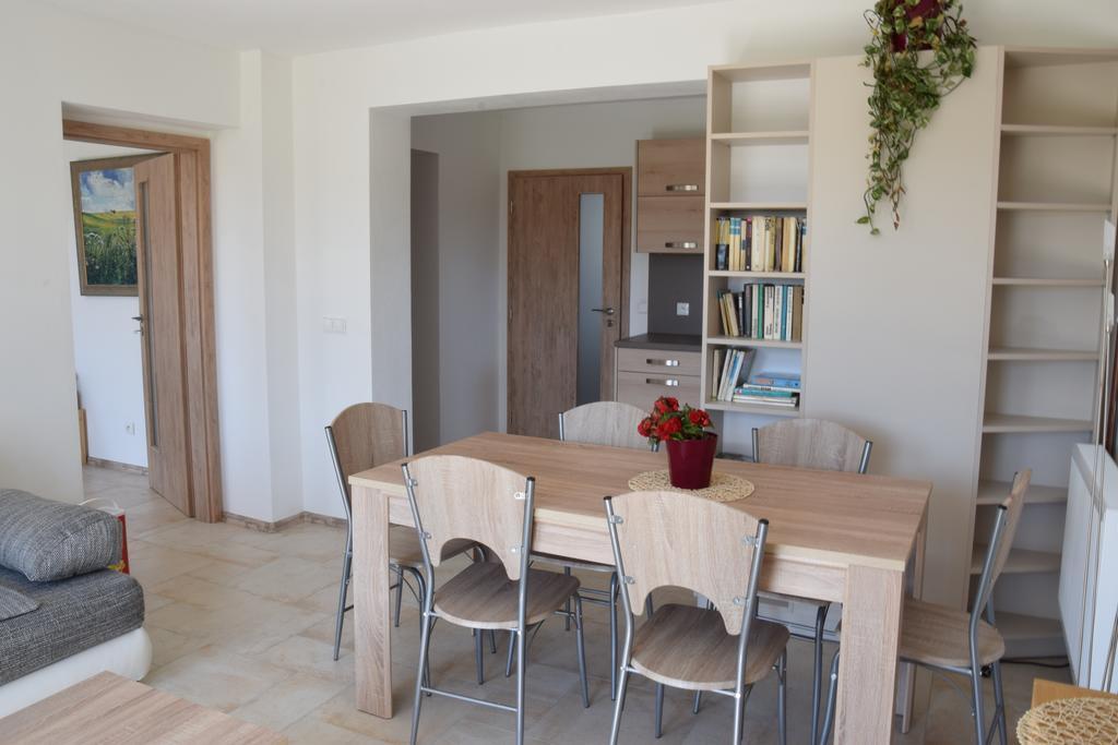 Penzion Na Samotach Appartement Jindřichův Hradec Buitenkant foto